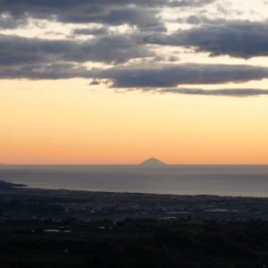 Etna ed Eolie viste dal nord Calabria.