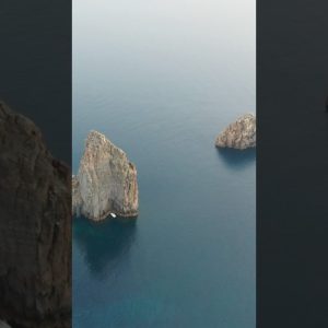 Anche nelle giornate dai colori più piatti le Eolie non perdono il suo fascino 🪨 #lipari #eolie