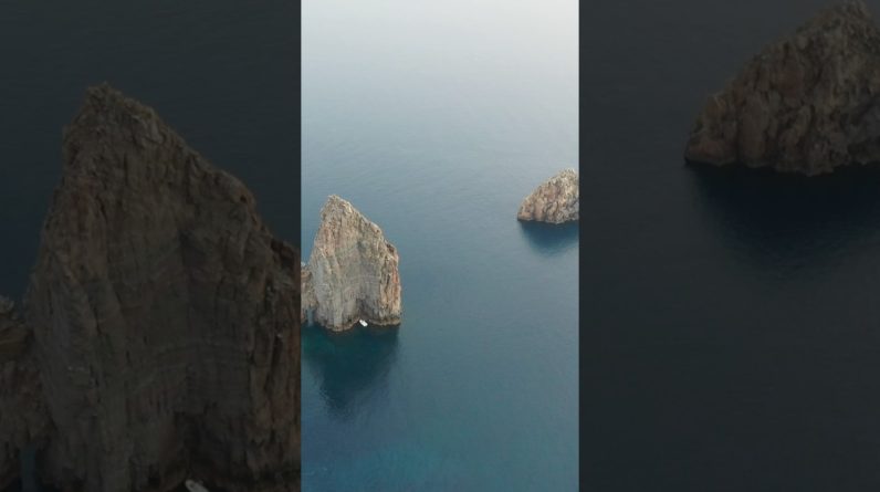 Anche nelle giornate dai colori più piatti le Eolie non perdono il suo fascino 🪨 #lipari #eolie