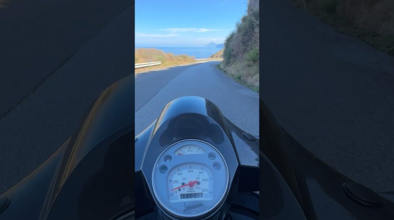 “In sella ad una Vespa, libertà assoluta e una vista mozzafiato ad ogni curva!